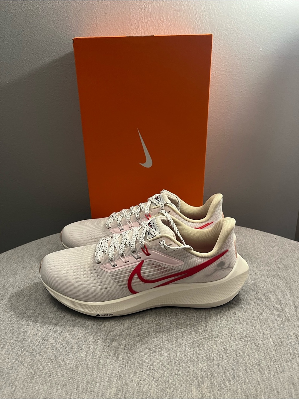 Nike Air Zoom Pegasus 39 Sail University Red Women's Shoe Size 7.5 FD4344-161 - Picture 5 of 11